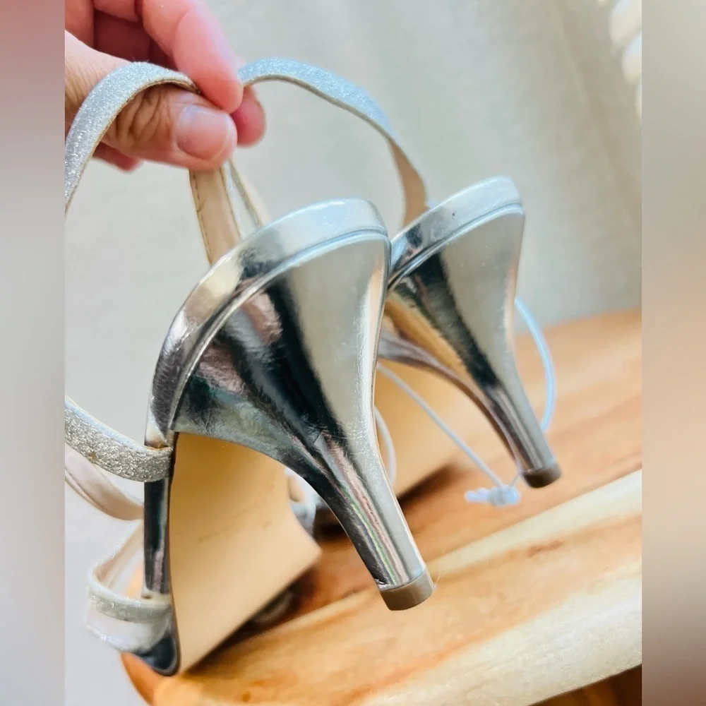 I.MILLER women’s shoes silver size 6 NEW